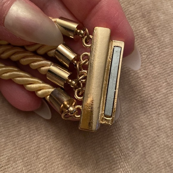 ✅Unique twisted rope bracelet in gold plated finish. Clasp is  magnetic. 💛 - Picture 5 of 5